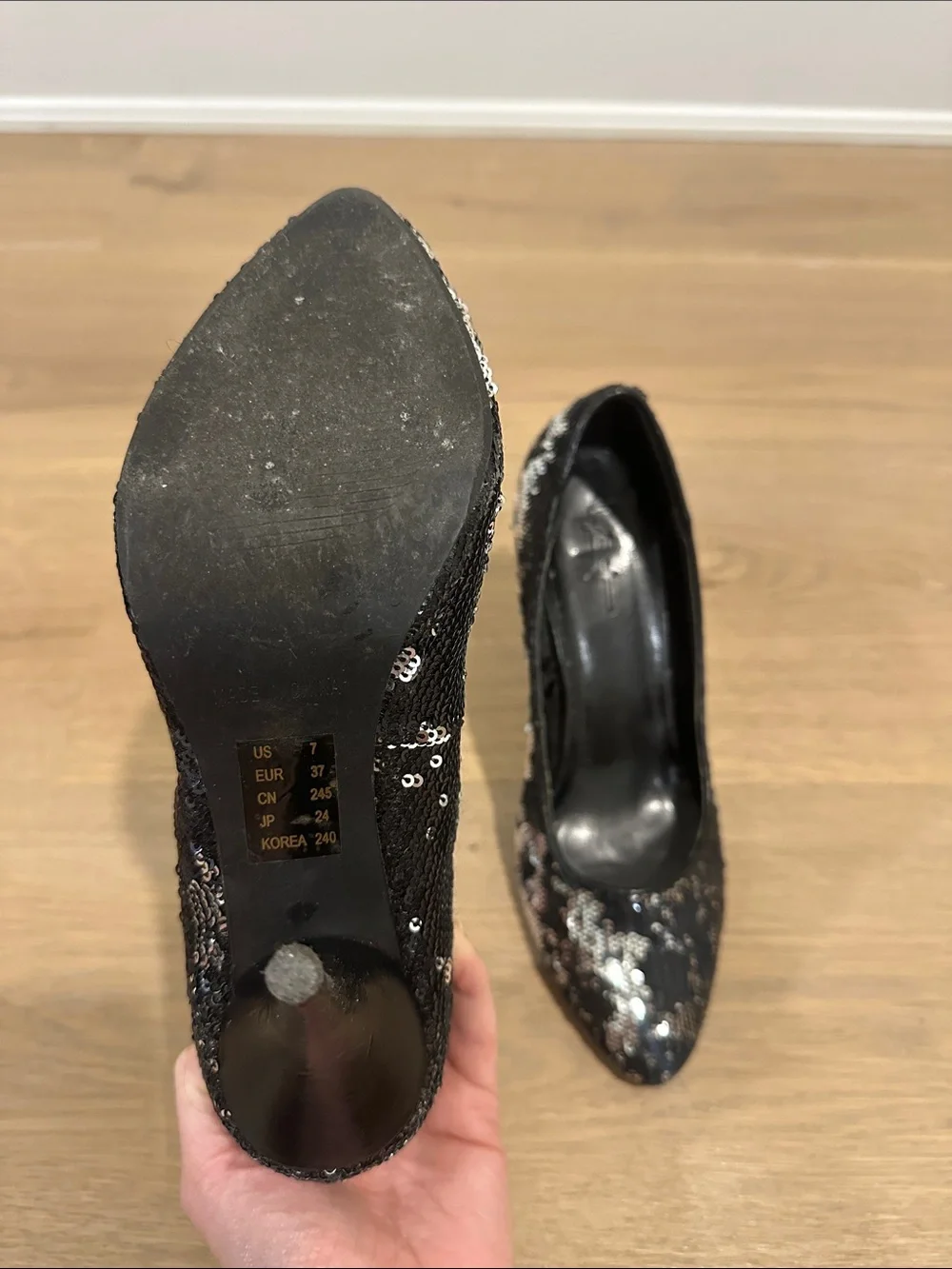 F24 elegant black